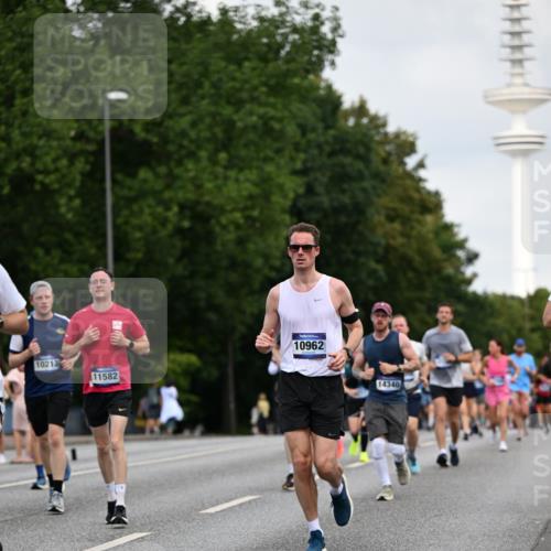 29.06.2025 - hella hamburg halbmarathon Dr. Thomas Lammeyer http://msf.ph/oto/8161619 29.06.2025 10:08:39 Kennedybrücke 1316, 1367, 1377, 1674, 2011, 2463, 2698, 3413, 4146, 4904, 5354, 5365, 5976, 6311, 6706, 6709, 8089, 8217, 10213, 10756, 10962 meine-sportfotos.de