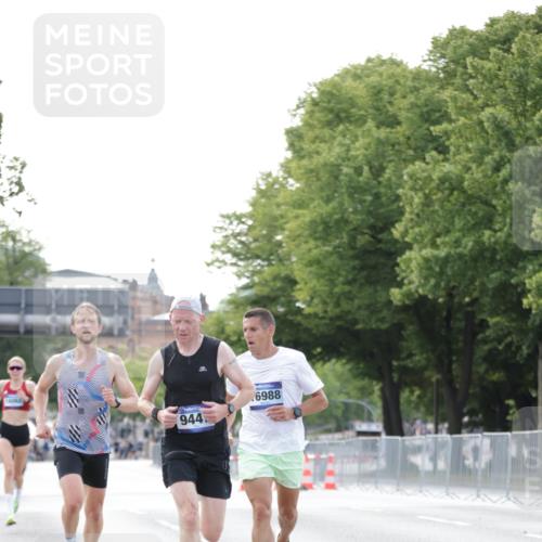 29.06.2025 - hella hamburg halbmarathon Jannik Wohlers http://msf.ph/oto/8161628 29.06.2025 09:39:57 Lombardsbrücke 34, 35, 52, 54, 6530, 9255, 9447, 10650, 12678, 14302, 15495, 16068, 16245, 16988, 19075 meine-sportfotos.de