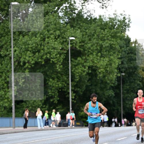29.06.2025 - hella hamburg halbmarathon Dr. Thomas Lammeyer http://msf.ph/oto/8161637 29.06.2025 09:44:41 Kennedybrücke 2459, 4128, 4571, 6559, 9442, 10234, 10780, 11194 meine-sportfotos.de