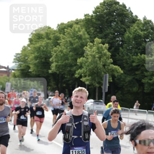 29.06.2025 - hella hamburg halbmarathon Jannik Wohlers http://msf.ph/oto/8161644 29.06.2025 10:20:02 Lombardsbrücke 1011, 1046, 1069, 1471, 1474, 2478, 3434, 3733, 3842, 4154, 4166, 4422, 4614, 5181, 5811, 5812, 5831, 5937, 6951, 7018, 7101, 7131, 7739, 8025, 8462, 8588, 9136, 9722, 9735, 9873, 10041, 10414, 10595, 10613, 10647, 10754, 11603, 11835, 12056, 12977, 13013, 14014, 14894, 15180, 15244, 15442, 15481, 16638, 17671, 18007, 19093 meine-sportfotos.de