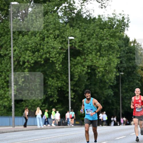 29.06.2025 - hella hamburg halbmarathon Dr. Thomas Lammeyer http://msf.ph/oto/8161678 29.06.2025 09:44:41 Kennedybrücke 2459, 4128, 4571, 6559, 9442, 10234, 10780, 11194 meine-sportfotos.de