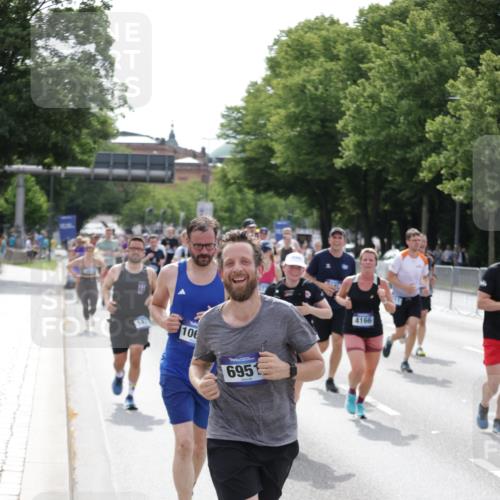 29.06.2025 - hella hamburg halbmarathon Jannik Wohlers http://msf.ph/oto/8161707 29.06.2025 10:20:03 Lombardsbrücke 1011, 1046, 1069, 1471, 1474, 2478, 3434, 3733, 3842, 4154, 4166, 4422, 4614, 5181, 5831, 5937, 6951, 7018, 7101, 7131, 7739, 8025, 8462, 8588, 9136, 9722, 9873, 10041, 10414, 10595, 10613, 10647, 10754, 11603, 11835, 12056, 12977, 13013, 14014, 14894, 15180, 15244, 15442, 15481, 15513, 16638, 17581, 17671, 18007, 19014, 19093 meine-sportfotos.de