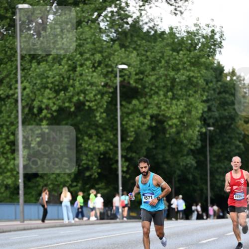 29.06.2025 - hella hamburg halbmarathon Dr. Thomas Lammeyer http://msf.ph/oto/8161711 29.06.2025 09:44:41 Kennedybrücke 2459, 4128, 4571, 6559, 9442, 10234, 10780, 11194 meine-sportfotos.de