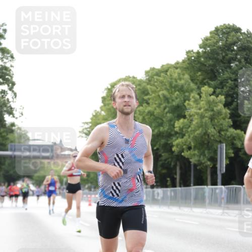 29.06.2025 - hella hamburg halbmarathon Jannik Wohlers http://msf.ph/oto/8161713 29.06.2025 09:39:59 Lombardsbrücke 34, 35, 52, 54, 6530, 9255, 9447, 10650, 12678, 14302, 15495, 16068, 16245, 16988, 19075 meine-sportfotos.de