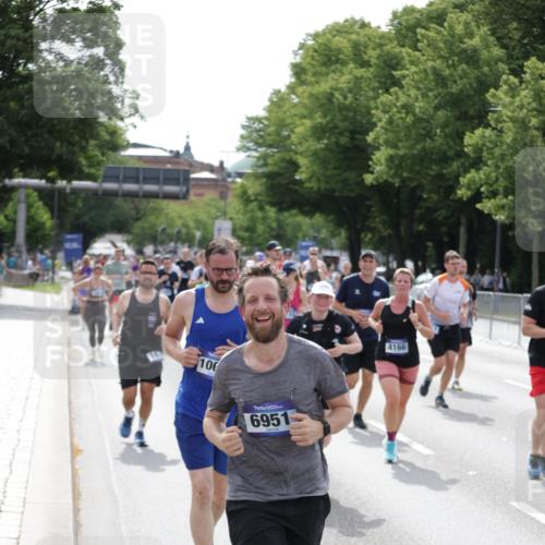 29.06.2025 - hella hamburg halbmarathon Jannik Wohlers http://msf.ph/oto/8161722 29.06.2025 10:20:03 Lombardsbrücke 1011, 1046, 1069, 1471, 1474, 2478, 3434, 3733, 3842, 4154, 4166, 4422, 4614, 5181, 5831, 5937, 6951, 7018, 7101, 7131, 7739, 8025, 8462, 8588, 9136, 9722, 9873, 10041, 10414, 10595, 10613, 10647, 10754, 11603, 11835, 12056, 12977, 13013, 14014, 14894, 15180, 15244, 15442, 15481, 15513, 16638, 17581, 17671, 18007, 19014, 19093 meine-sportfotos.de