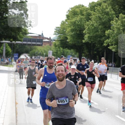 29.06.2025 - hella hamburg halbmarathon Jannik Wohlers http://msf.ph/oto/8161741 29.06.2025 10:20:03 Lombardsbrücke 1011, 1046, 1069, 1471, 1474, 2478, 3434, 3733, 3842, 4154, 4166, 4422, 4614, 5181, 5831, 5937, 6951, 7018, 7101, 7131, 7739, 8025, 8462, 8588, 9136, 9722, 9873, 10041, 10414, 10595, 10613, 10647, 10754, 11603, 11835, 12056, 12977, 13013, 14014, 14894, 15180, 15244, 15442, 15481, 15513, 16638, 17581, 17671, 18007, 19014, 19093 meine-sportfotos.de