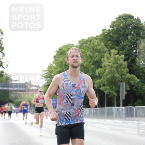 29.06.2025 - hella hamburg halbmarathon Jannik Wohlers http://msf.ph/oto/8161750 29.06.2025 09:39:59 Lombardsbrücke 34, 35, 52, 54, 6530, 9255, 9447, 10650, 12678, 14302, 15495, 16068, 16245, 16988, 19075 meine-sportfotos.de