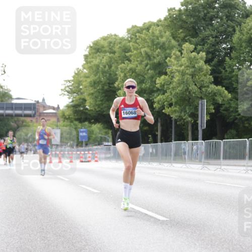 29.06.2025 - hella hamburg halbmarathon Jannik Wohlers http://msf.ph/oto/8161764 29.06.2025 09:40:01 Lombardsbrücke 34, 35, 52, 54, 6530, 9151, 9255, 9447, 10650, 12678, 14302, 15495, 16068, 16245, 16988, 19075 meine-sportfotos.de