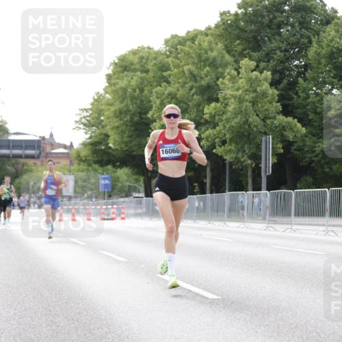 29.06.2025 - hella hamburg halbmarathon Jannik Wohlers http://msf.ph/oto/8161781 29.06.2025 09:40:01 Lombardsbrücke 34, 35, 52, 54, 6530, 9151, 9255, 9447, 10650, 12678, 14302, 15495, 16068, 16245, 16988, 19075 meine-sportfotos.de