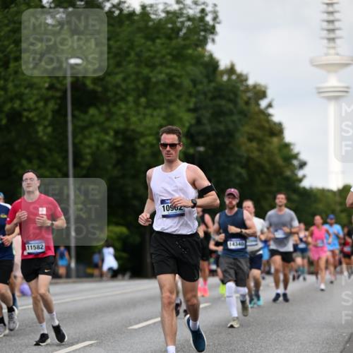 29.06.2025 - hella hamburg halbmarathon Dr. Thomas Lammeyer http://msf.ph/oto/8161783 29.06.2025 10:08:40 Kennedybrücke 1316, 1367, 1377, 1674, 2011, 2463, 2698, 3413, 4146, 4904, 5354, 5365, 5976, 6311, 6706, 6709, 8089, 8217, 10213, 10756, 10962 meine-sportfotos.de