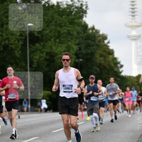 29.06.2025 - hella hamburg halbmarathon Dr. Thomas Lammeyer http://msf.ph/oto/8161803 29.06.2025 10:08:40 Kennedybrücke 1316, 1367, 1377, 1674, 2011, 2463, 2698, 3413, 4146, 4904, 5354, 5365, 5976, 6311, 6706, 6709, 8089, 8217, 10213, 10756, 10962 meine-sportfotos.de