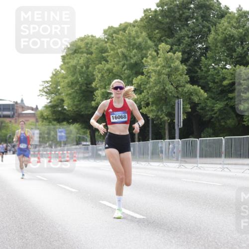 29.06.2025 - hella hamburg halbmarathon Jannik Wohlers http://msf.ph/oto/8161828 29.06.2025 09:40:01 Lombardsbrücke 34, 35, 52, 54, 6530, 9151, 9255, 9447, 10650, 12678, 14302, 15495, 16068, 16245, 16988, 19075 meine-sportfotos.de
