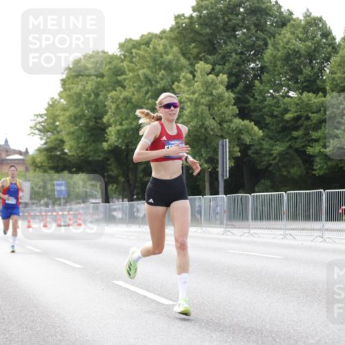 29.06.2025 - hella hamburg halbmarathon Jannik Wohlers http://msf.ph/oto/8161913 29.06.2025 09:40:01 Lombardsbrücke 34, 35, 52, 54, 6530, 9151, 9255, 9447, 10650, 12678, 14302, 15495, 16068, 16245, 16988, 19075 meine-sportfotos.de