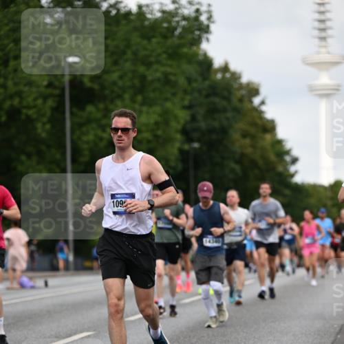 29.06.2025 - hella hamburg halbmarathon Dr. Thomas Lammeyer http://msf.ph/oto/8161915 29.06.2025 10:08:41 Kennedybrücke 1316, 1367, 1377, 1674, 2011, 2463, 2698, 3413, 4146, 4904, 5354, 5365, 5976, 6311, 6709, 8089, 8217, 9280, 10213, 10756, 10962 meine-sportfotos.de