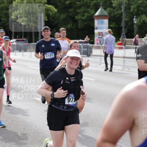 29.06.2025 - hella hamburg halbmarathon Jannik Wohlers http://msf.ph/oto/8161925 29.06.2025 10:20:06 Lombardsbrücke 1011, 1046, 1069, 1471, 1474, 2053, 2478, 3733, 4154, 4166, 4422, 4754, 4869, 5181, 5625, 5831, 5937, 6951, 7018, 7131, 8025, 8588, 9722, 9873, 10041, 10613, 10647, 11603, 11835, 11995, 12056, 12977, 13013, 14500, 14502, 14503, 14894, 15180, 15244, 15442, 15481, 15513, 16254, 16638, 17581, 17671, 17987, 18007, 18423, 18908, 19014, 19093 meine-sportfotos.de