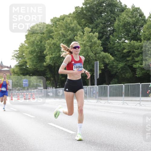29.06.2025 - hella hamburg halbmarathon Jannik Wohlers http://msf.ph/oto/8161933 29.06.2025 09:40:01 Lombardsbrücke 34, 35, 52, 54, 6530, 9151, 9255, 9447, 10650, 12678, 14302, 15495, 16068, 16245, 16988, 19075 meine-sportfotos.de