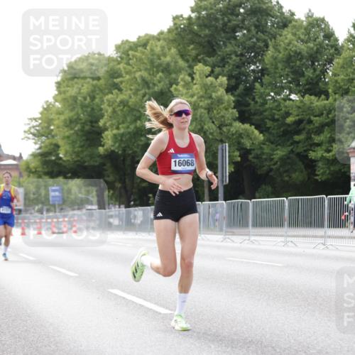 29.06.2025 - hella hamburg halbmarathon Jannik Wohlers http://msf.ph/oto/8161951 29.06.2025 09:40:01 Lombardsbrücke 34, 35, 52, 54, 6530, 9151, 9255, 9447, 10650, 12678, 14302, 15495, 16068, 16245, 16988, 19075 meine-sportfotos.de