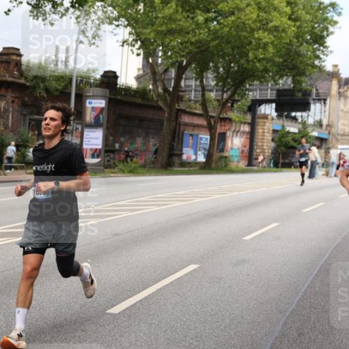 29.06.2025 - hella hamburg halbmarathon Yannick Fuchs http://msf.ph/oto/8161953 29.06.2025 10:39:06 20KM 1057, 1413, 1424, 1468, 1520, 1697, 1782, 1941, 2415, 2890, 2970, 3098, 3305, 4270, 4691, 4915, 7710, 8928, 9302, 11809, 13975, 14351, 14464, 14686, 14687, 14703, 15334, 16058, 17097, 17120, 17406, 18539, 18560, 18631, 18806, 19207 meine-sportfotos.de