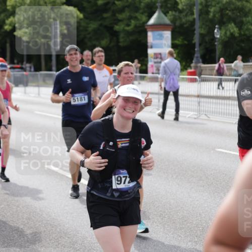 29.06.2025 - hella hamburg halbmarathon Jannik Wohlers http://msf.ph/oto/8161966 29.06.2025 10:20:06 Lombardsbrücke 1011, 1046, 1069, 1471, 1474, 2053, 2478, 3733, 4154, 4166, 4422, 4754, 4869, 5181, 5625, 5831, 5937, 6951, 7018, 7131, 8025, 8588, 9722, 9873, 10041, 10613, 10647, 11603, 11835, 11995, 12056, 12977, 13013, 14500, 14502, 14503, 14894, 15180, 15244, 15442, 15481, 15513, 16254, 16638, 17581, 17671, 17987, 18007, 18423, 18908, 19014, 19093 meine-sportfotos.de
