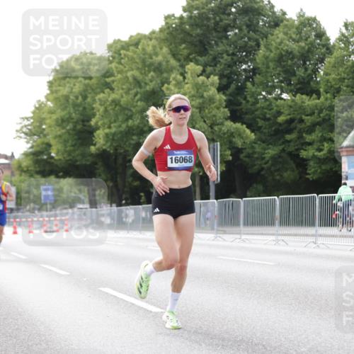 29.06.2025 - hella hamburg halbmarathon Jannik Wohlers http://msf.ph/oto/8161971 29.06.2025 09:40:01 Lombardsbrücke 34, 35, 52, 54, 6530, 9151, 9255, 9447, 10650, 12678, 14302, 15495, 16068, 16245, 16988, 19075 meine-sportfotos.de