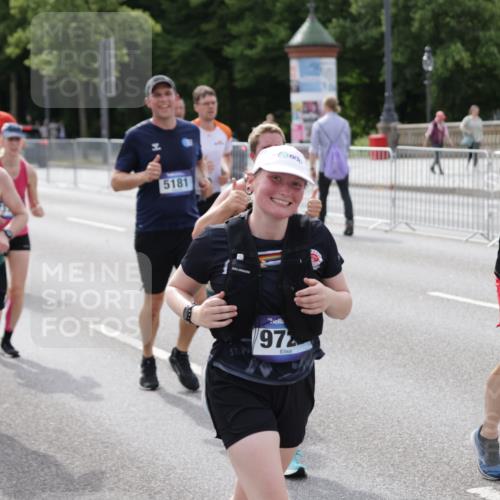 29.06.2025 - hella hamburg halbmarathon Jannik Wohlers http://msf.ph/oto/8161975 29.06.2025 10:20:06 Lombardsbrücke 1011, 1046, 1069, 1471, 1474, 2053, 2478, 3733, 4154, 4166, 4422, 4754, 4869, 5181, 5625, 5831, 5937, 6951, 7018, 7131, 8025, 8588, 9722, 9873, 10041, 10613, 10647, 11603, 11835, 11995, 12056, 12977, 13013, 14500, 14502, 14503, 14894, 15180, 15244, 15442, 15481, 15513, 16254, 16638, 17581, 17671, 17987, 18007, 18423, 18908, 19014, 19093 meine-sportfotos.de