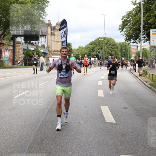 29.06.2025 - hella hamburg halbmarathon Yannick Fuchs http://msf.ph/oto/8161976 29.06.2025 10:39:06 20KM 1057, 1413, 1424, 1468, 1520, 1697, 1782, 1941, 2415, 2890, 2970, 3098, 3305, 4270, 4691, 4915, 7710, 8928, 9302, 11809, 13975, 14351, 14464, 14686, 14687, 14703, 15334, 16058, 17097, 17120, 17406, 18539, 18560, 18631, 18806, 19207 meine-sportfotos.de
