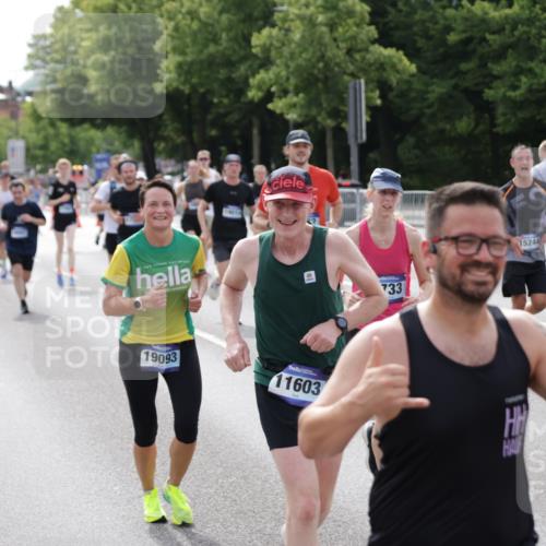 29.06.2025 - hella hamburg halbmarathon Jannik Wohlers http://msf.ph/oto/8162015 29.06.2025 10:20:07 Lombardsbrücke 1011, 1046, 1069, 1471, 1474, 2053, 2478, 3733, 4154, 4166, 4422, 4754, 4869, 5181, 5625, 5831, 6951, 7018, 7131, 8025, 8588, 9722, 9873, 10041, 10613, 10647, 11100, 11603, 11835, 11995, 12056, 12977, 14500, 14502, 14503, 14894, 15180, 15244, 15442, 15481, 15513, 16254, 16638, 17581, 17671, 17987, 18007, 18423, 18908, 19014, 19093 meine-sportfotos.de