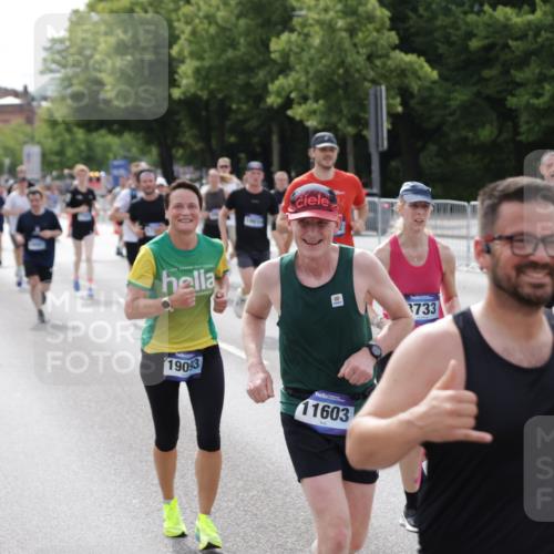 29.06.2025 - hella hamburg halbmarathon Jannik Wohlers http://msf.ph/oto/8162027 29.06.2025 10:20:07 Lombardsbrücke 1011, 1046, 1069, 1471, 1474, 2053, 2478, 3733, 4154, 4166, 4422, 4754, 4869, 5181, 5625, 5831, 6951, 7018, 7131, 8025, 8588, 9722, 9873, 10041, 10613, 10647, 11100, 11603, 11835, 11995, 12056, 12977, 14500, 14502, 14503, 14894, 15180, 15244, 15442, 15481, 15513, 16254, 16638, 17581, 17671, 17987, 18007, 18423, 18908, 19014, 19093 meine-sportfotos.de