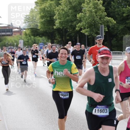 29.06.2025 - hella hamburg halbmarathon Jannik Wohlers http://msf.ph/oto/8162034 29.06.2025 10:20:07 Lombardsbrücke 1011, 1046, 1069, 1471, 1474, 2053, 2478, 3733, 4154, 4166, 4422, 4754, 4869, 5181, 5625, 5831, 6951, 7018, 7131, 8025, 8588, 9722, 9873, 10041, 10613, 10647, 11100, 11603, 11835, 11995, 12056, 12977, 14500, 14502, 14503, 14894, 15180, 15244, 15442, 15481, 15513, 16254, 16638, 17581, 17671, 17987, 18007, 18423, 18908, 19014, 19093 meine-sportfotos.de