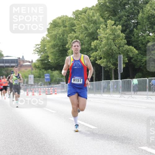 29.06.2025 - hella hamburg halbmarathon Jannik Wohlers http://msf.ph/oto/8162039 29.06.2025 09:40:04 Lombardsbrücke 34, 54, 6530, 9151, 9447, 10650, 12678, 14302, 15495, 16068, 16245, 16988, 18930, 19075 meine-sportfotos.de
