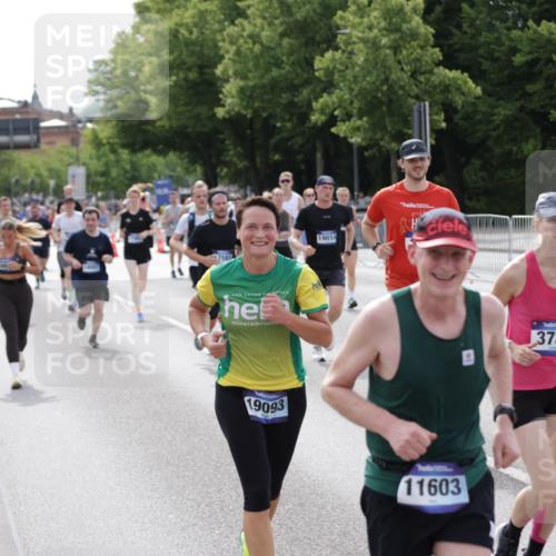29.06.2025 - hella hamburg halbmarathon Jannik Wohlers http://msf.ph/oto/8162048 29.06.2025 10:20:07 Lombardsbrücke 1011, 1046, 1069, 1471, 1474, 2053, 2478, 3733, 4154, 4166, 4422, 4754, 4869, 5181, 5625, 5831, 6951, 7018, 7131, 8025, 8588, 9722, 9873, 10041, 10613, 10647, 11100, 11603, 11835, 11995, 12056, 12977, 14500, 14502, 14503, 14894, 15180, 15244, 15442, 15481, 15513, 16254, 16638, 17581, 17671, 17987, 18007, 18423, 18908, 19014, 19093 meine-sportfotos.de