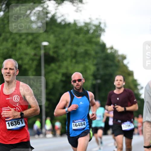 29.06.2025 - hella hamburg halbmarathon Dr. Thomas Lammeyer http://msf.ph/oto/8162079 29.06.2025 09:44:45 Kennedybrücke 2892, 4128, 4571, 6559, 7862, 10234, 10780, 11194 meine-sportfotos.de