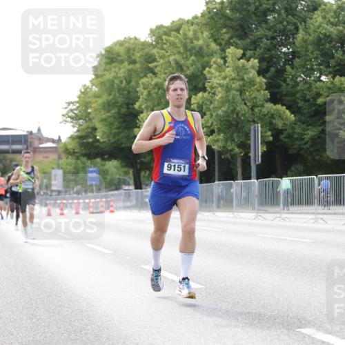 29.06.2025 - hella hamburg halbmarathon Jannik Wohlers http://msf.ph/oto/8162106 29.06.2025 09:40:05 Lombardsbrücke 34, 54, 6530, 9151, 9447, 11210, 12678, 14302, 15495, 16068, 16245, 16988, 18930, 19075 meine-sportfotos.de