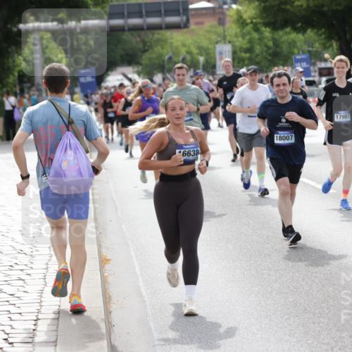 29.06.2025 - hella hamburg halbmarathon Jannik Wohlers http://msf.ph/oto/8162142 29.06.2025 10:20:09 Lombardsbrücke 1011, 1046, 1069, 1471, 1474, 2053, 2478, 2834, 3733, 3781, 4154, 4166, 4288, 4422, 4754, 4869, 5181, 5625, 5831, 6951, 7131, 8588, 9722, 10041, 10613, 10647, 11100, 11603, 11835, 11995, 12056, 12977, 14500, 14502, 14503, 14894, 15180, 15244, 15442, 15513, 16135, 16254, 16638, 17581, 17671, 17987, 18007, 18423, 18908, 19014, 19093 meine-sportfotos.de
