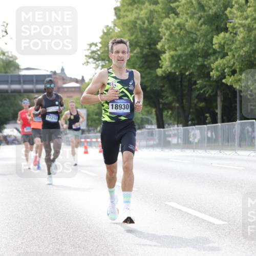 29.06.2025 - hella hamburg halbmarathon Jannik Wohlers http://msf.ph/oto/8162159 29.06.2025 09:40:07 Lombardsbrücke 34, 54, 5253, 6530, 6816, 9151, 9447, 9475, 11210, 12678, 14302, 16068, 16245, 16988, 18930 meine-sportfotos.de
