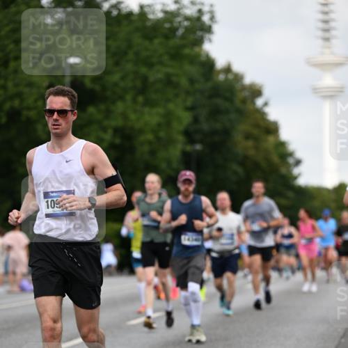 29.06.2025 - hella hamburg halbmarathon Dr. Thomas Lammeyer http://msf.ph/oto/8162163 29.06.2025 10:08:41 Kennedybrücke 1316, 1367, 1377, 1674, 2011, 2463, 2698, 3413, 4146, 4904, 5354, 5365, 5976, 6311, 6709, 8089, 8217, 9280, 10213, 10756, 10962 meine-sportfotos.de