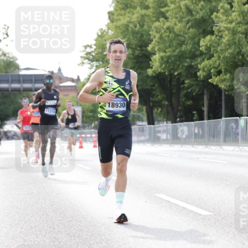 29.06.2025 - hella hamburg halbmarathon Jannik Wohlers http://msf.ph/oto/8162176 29.06.2025 09:40:07 Lombardsbrücke 34, 54, 5253, 6530, 6816, 9151, 9447, 9475, 11210, 12678, 14302, 16068, 16245, 16988, 18930 meine-sportfotos.de