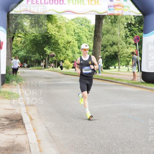 29.06.2025 - hella hamburg halbmarathon MichiJ http://msf.ph/oto/8162180 29.06.2025 10:12:04 Zwischen KM18-KM19 10650 meine-sportfotos.de