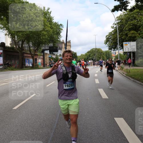29.06.2025 - hella hamburg halbmarathon Yannick Fuchs http://msf.ph/oto/8162181 29.06.2025 10:39:08 20KM 1413, 1424, 1468, 1520, 1697, 2415, 2890, 2970, 3098, 4270, 4691, 4915, 5047, 7710, 8928, 9302, 11809, 13975, 14351, 14464, 14686, 14687, 14703, 15334, 16058, 16803, 17097, 17120, 17406, 18539, 18560, 18631, 19207 meine-sportfotos.de