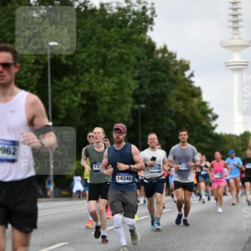29.06.2025 - hella hamburg halbmarathon Dr. Thomas Lammeyer http://msf.ph/oto/8162193 29.06.2025 10:08:42 Kennedybrücke 1316, 1377, 1674, 2011, 2463, 2698, 3413, 3994, 4146, 4904, 5354, 5365, 5976, 6311, 6709, 8089, 8217, 9280, 10213, 10756, 10962 meine-sportfotos.de