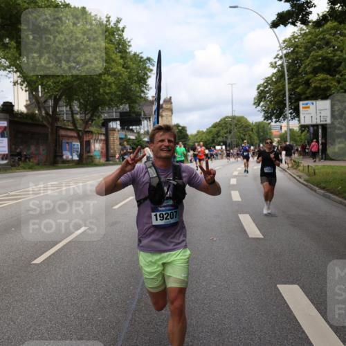 29.06.2025 - hella hamburg halbmarathon Yannick Fuchs http://msf.ph/oto/8162200 29.06.2025 10:39:08 20KM 1413, 1424, 1468, 1520, 1697, 2415, 2890, 2970, 3098, 4270, 4691, 4915, 5047, 7710, 8928, 9302, 11809, 13975, 14351, 14464, 14686, 14687, 14703, 15334, 16058, 16803, 17097, 17120, 17406, 18539, 18560, 18631, 19207 meine-sportfotos.de
