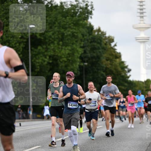 29.06.2025 - hella hamburg halbmarathon Dr. Thomas Lammeyer http://msf.ph/oto/8162209 29.06.2025 10:08:42 Kennedybrücke 1316, 1377, 1674, 2011, 2463, 2698, 3413, 3994, 4146, 4904, 5354, 5365, 5976, 6311, 6709, 8089, 8217, 9280, 10213, 10756, 10962 meine-sportfotos.de