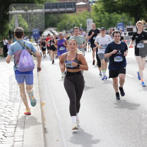 29.06.2025 - hella hamburg halbmarathon Jannik Wohlers http://msf.ph/oto/8162213 29.06.2025 10:20:10 Lombardsbrücke 1011, 1471, 1474, 2053, 2101, 2325, 2478, 2834, 3733, 3781, 4154, 4166, 4288, 4422, 4754, 4869, 5181, 5625, 6951, 7131, 8588, 9722, 10041, 10613, 10647, 11100, 11603, 11835, 11995, 12056, 12977, 14500, 14502, 14503, 14894, 15180, 15244, 15442, 15513, 16135, 16254, 16638, 17581, 17671, 17987, 18007, 18423, 18908, 19014, 19093 meine-sportfotos.de
