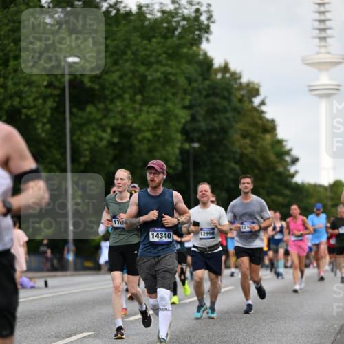 29.06.2025 - hella hamburg halbmarathon Dr. Thomas Lammeyer http://msf.ph/oto/8162222 29.06.2025 10:08:42 Kennedybrücke 1316, 1377, 1674, 2011, 2463, 2698, 3413, 3994, 4146, 4904, 5354, 5365, 5976, 6311, 6709, 8089, 8217, 9280, 10213, 10756, 10962 meine-sportfotos.de