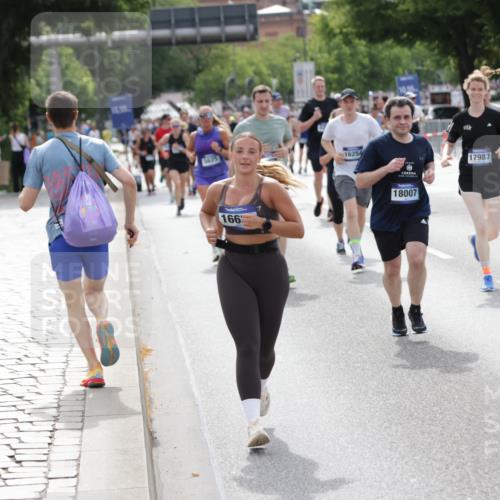 29.06.2025 - hella hamburg halbmarathon Jannik Wohlers http://msf.ph/oto/8162223 29.06.2025 10:20:10 Lombardsbrücke 1011, 1471, 1474, 2053, 2101, 2325, 2478, 2834, 3733, 3781, 4154, 4166, 4288, 4422, 4754, 4869, 5181, 5625, 6951, 7131, 8588, 9722, 10041, 10613, 10647, 11100, 11603, 11835, 11995, 12056, 12977, 14500, 14502, 14503, 14894, 15180, 15244, 15442, 15513, 16135, 16254, 16638, 17581, 17671, 17987, 18007, 18423, 18908, 19014, 19093 meine-sportfotos.de