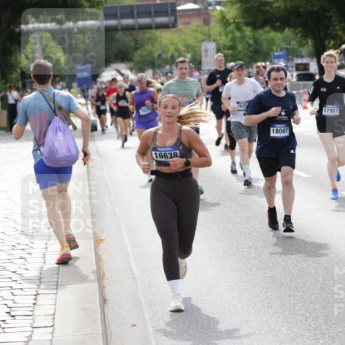29.06.2025 - hella hamburg halbmarathon Jannik Wohlers http://msf.ph/oto/8162233 29.06.2025 10:20:10 Lombardsbrücke 1011, 1471, 1474, 2053, 2101, 2325, 2478, 2834, 3733, 3781, 4154, 4166, 4288, 4422, 4754, 4869, 5181, 5625, 6951, 7131, 8588, 9722, 10041, 10613, 10647, 11100, 11603, 11835, 11995, 12056, 12977, 14500, 14502, 14503, 14894, 15180, 15244, 15442, 15513, 16135, 16254, 16638, 17581, 17671, 17987, 18007, 18423, 18908, 19014, 19093 meine-sportfotos.de