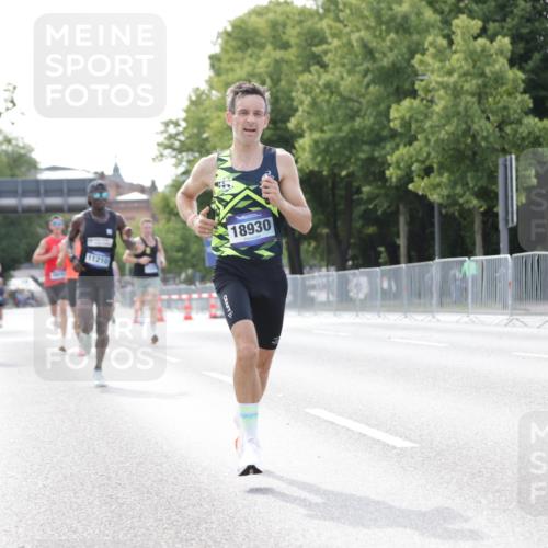 29.06.2025 - hella hamburg halbmarathon Jannik Wohlers http://msf.ph/oto/8162238 29.06.2025 09:40:07 Lombardsbrücke 34, 54, 5253, 6530, 6816, 9151, 9447, 9475, 11210, 12678, 14302, 16068, 16245, 16988, 18930 meine-sportfotos.de