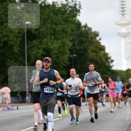 29.06.2025 - hella hamburg halbmarathon Dr. Thomas Lammeyer http://msf.ph/oto/8162270 29.06.2025 10:08:43 Kennedybrücke 1316, 1377, 1674, 2011, 2463, 2698, 3413, 3994, 4146, 4904, 5354, 5365, 5976, 6311, 6709, 8089, 8217, 9280, 10213, 10756, 10962 meine-sportfotos.de