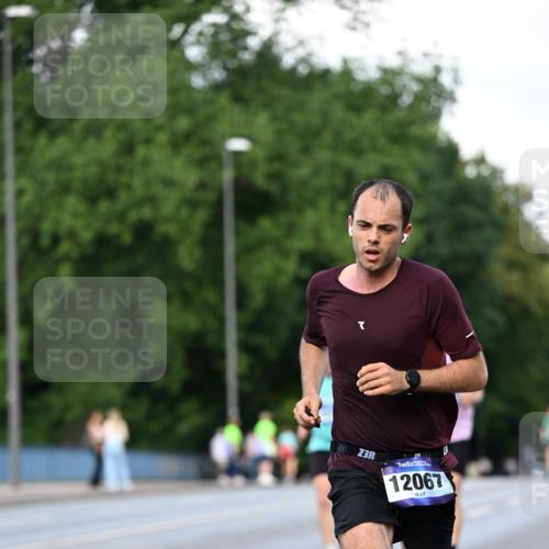 29.06.2025 - hella hamburg halbmarathon Dr. Thomas Lammeyer http://msf.ph/oto/8162279 29.06.2025 09:44:46 Kennedybrücke 2892, 4128, 4571, 6559, 7862, 10234, 10780, 11194 meine-sportfotos.de