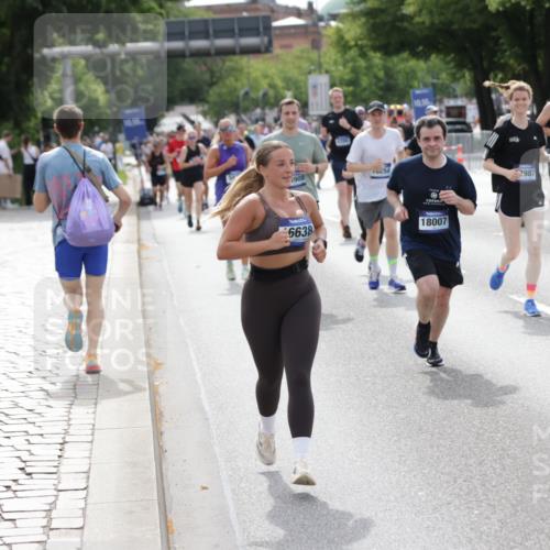 29.06.2025 - hella hamburg halbmarathon Jannik Wohlers http://msf.ph/oto/8162285 29.06.2025 10:20:10 Lombardsbrücke 1011, 1471, 1474, 2053, 2101, 2325, 2478, 2834, 3733, 3781, 4154, 4166, 4288, 4422, 4754, 4869, 5181, 5625, 6951, 7131, 8588, 9722, 10041, 10613, 10647, 11100, 11603, 11835, 11995, 12056, 12977, 14500, 14502, 14503, 14894, 15180, 15244, 15442, 15513, 16135, 16254, 16638, 17581, 17671, 17987, 18007, 18423, 18908, 19014, 19093 meine-sportfotos.de